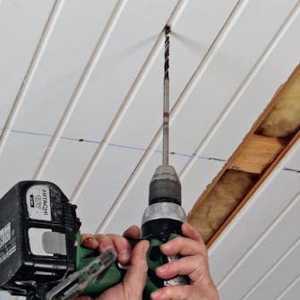 Gipsloft på profilbrædder: En eksisterende dampspærre skal omhyggeligt perforeres Gipsloft på profilbrædder: En eksisterende dampspærre skal omhyggeligt perforeres